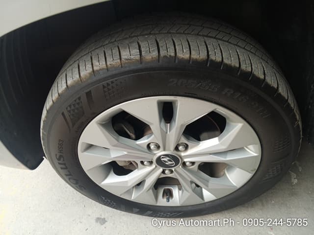 Car gallery image