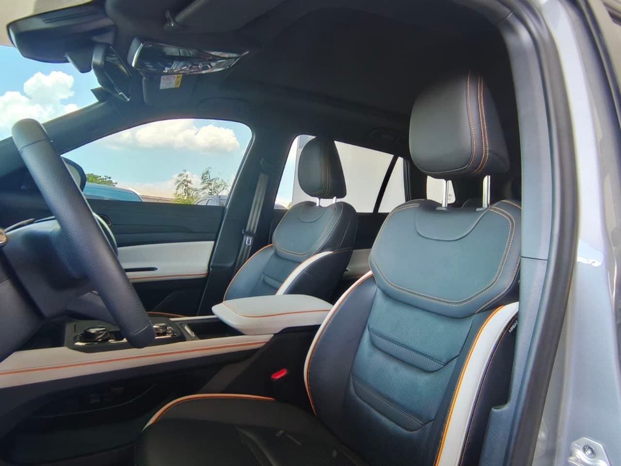 Car gallery image