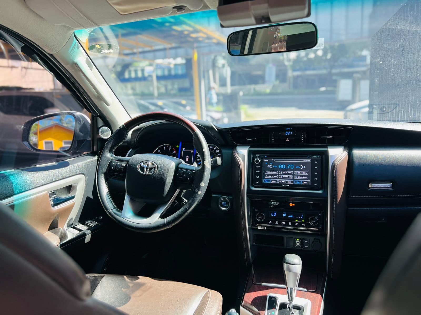 Car gallery image