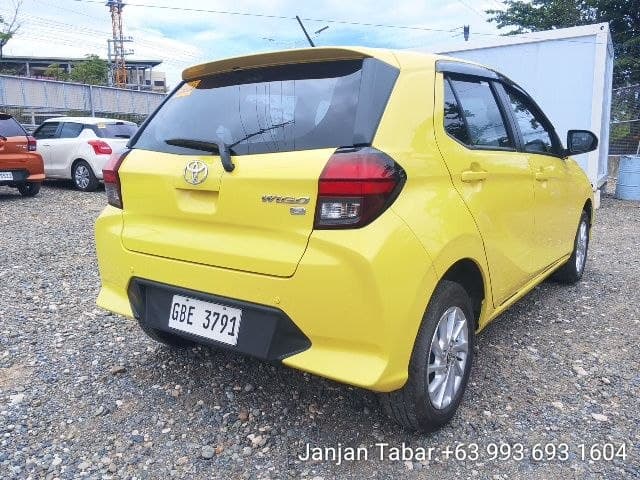 Car gallery image