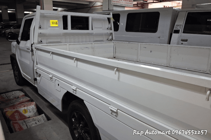 Car gallery image