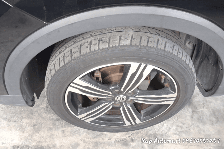 Car gallery image