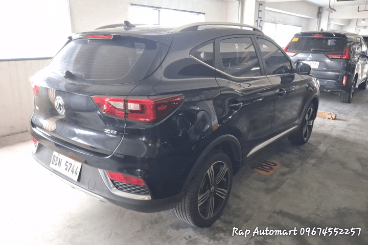 Car gallery image
