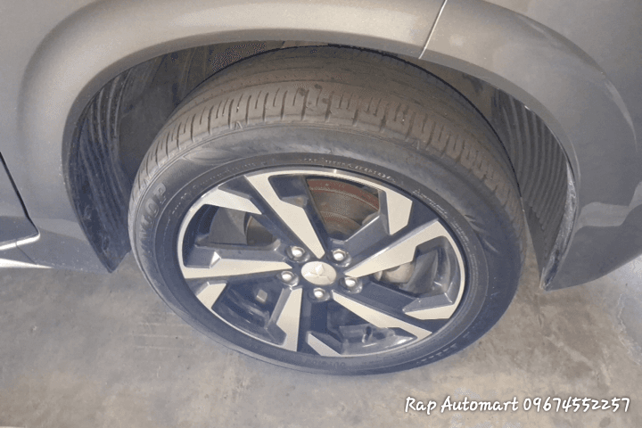 Car gallery image