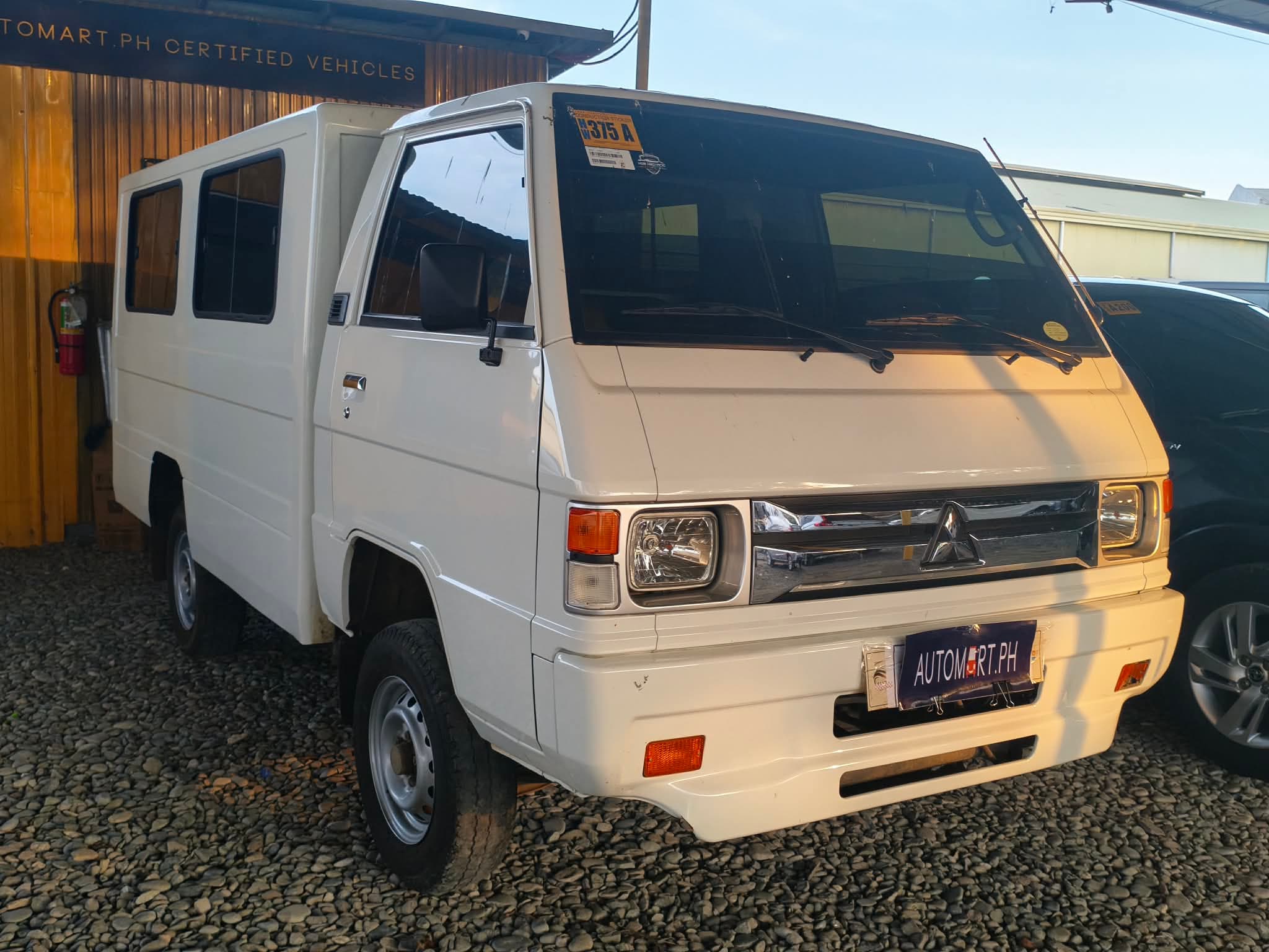 2025 MITSUBISHI L300 FB BODY DUAL AC 2.2