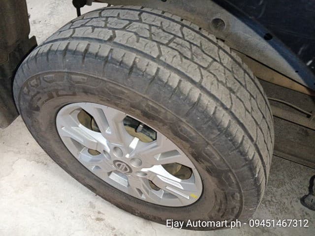 Car gallery image