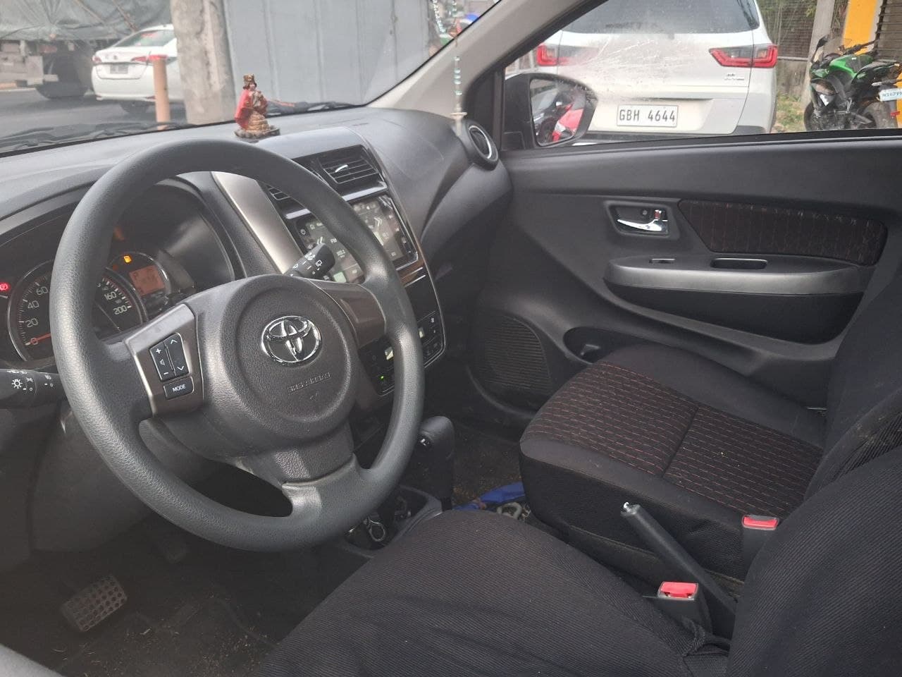 Car gallery image