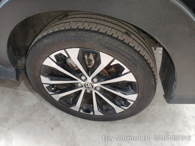 Car gallery image