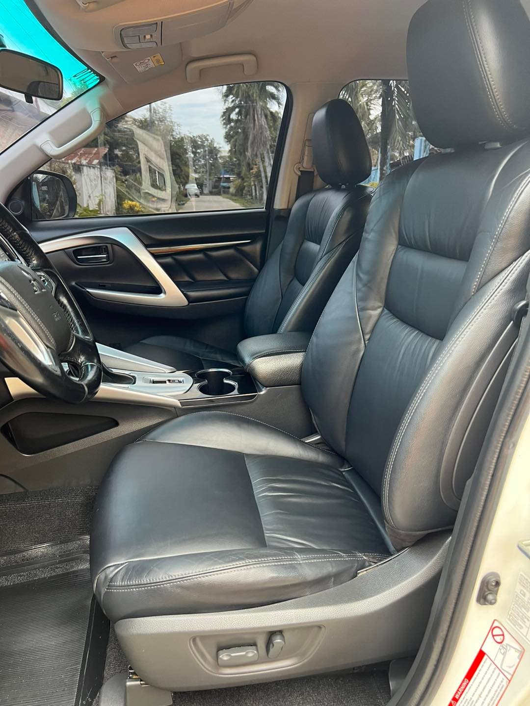 Car gallery image