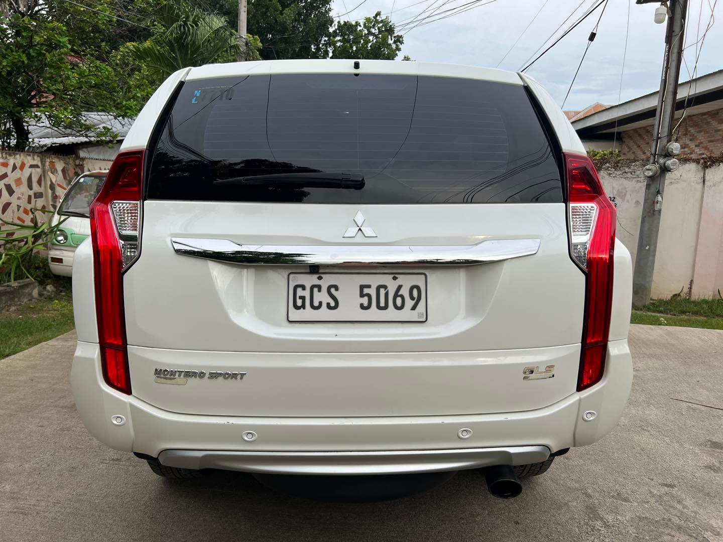 Car gallery image
