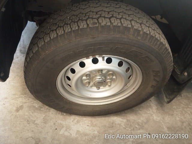 Car gallery image