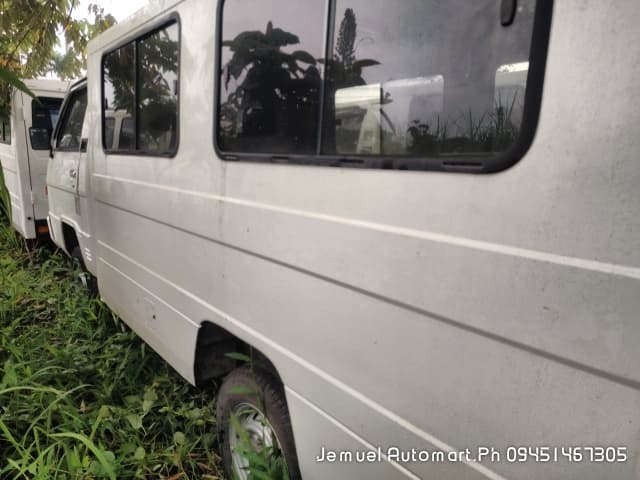 Car gallery image
