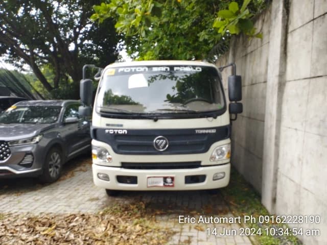 Car gallery image