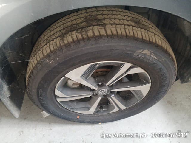 Car gallery image