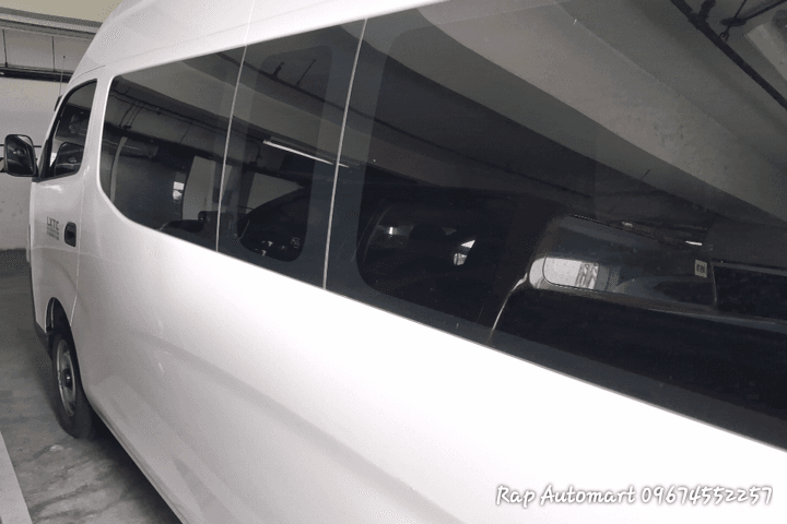 Car gallery image