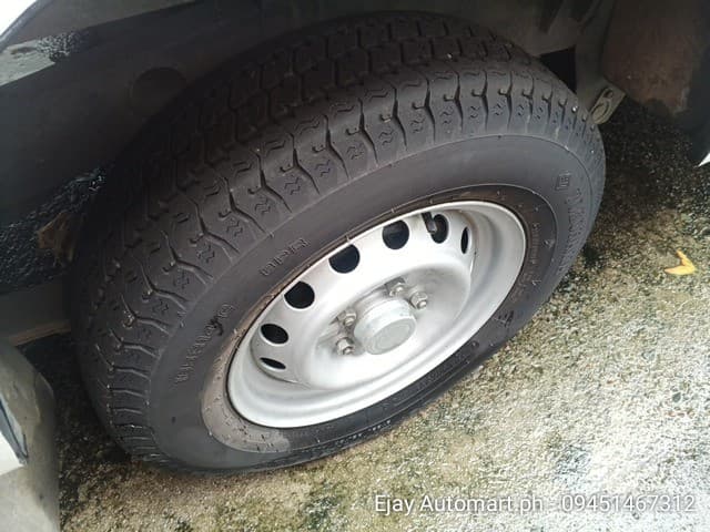 Car gallery image