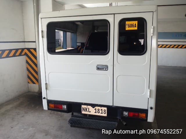 Car gallery image