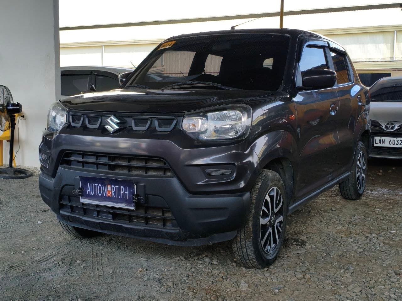 Car gallery image