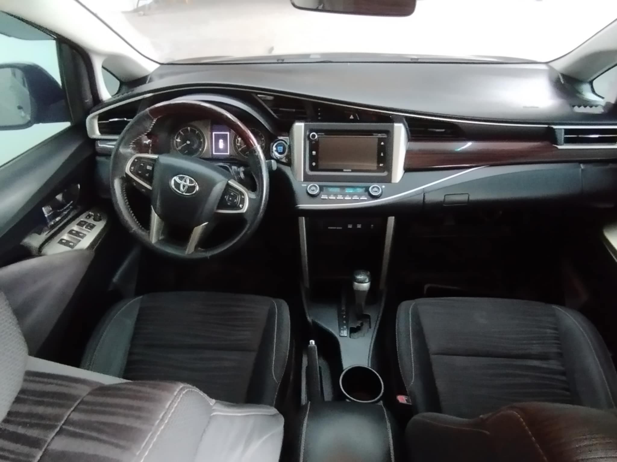 2018 TOYOTA INNOVA V 2.8