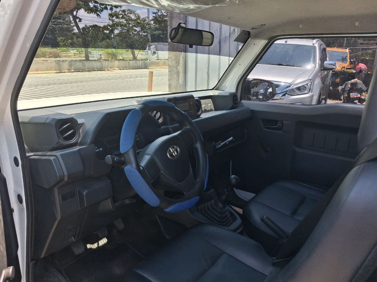 Car gallery image