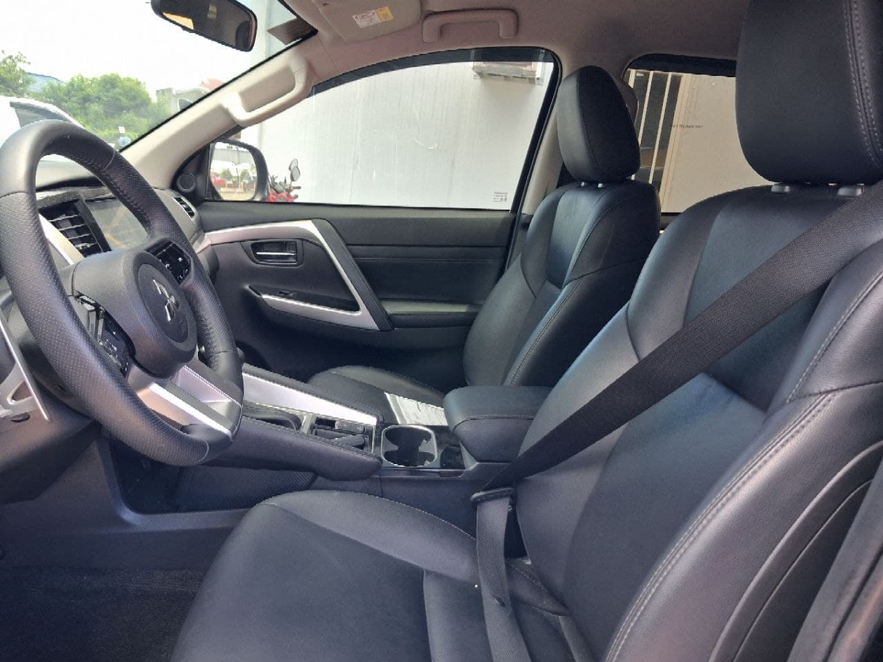Car gallery image