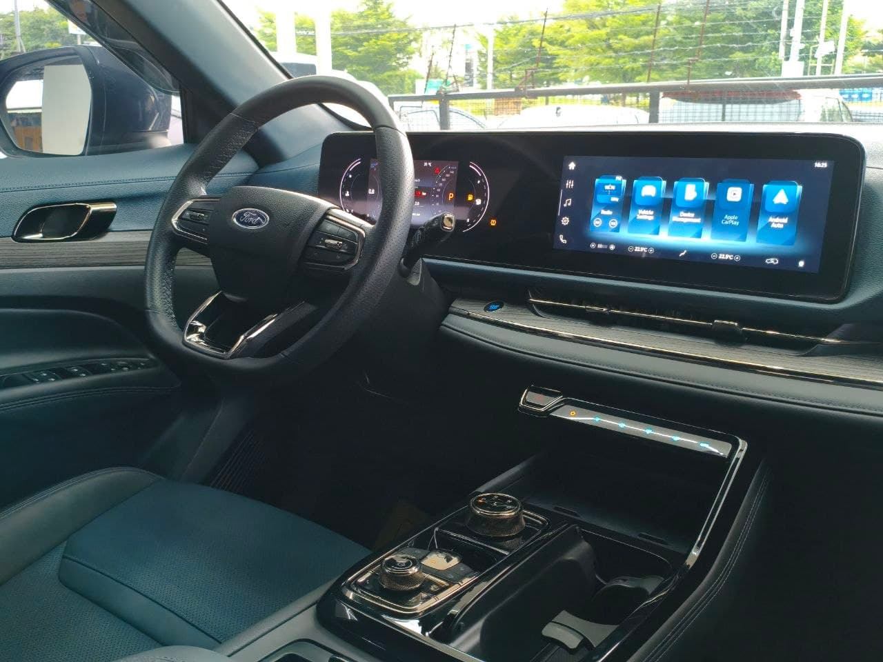 Car gallery image