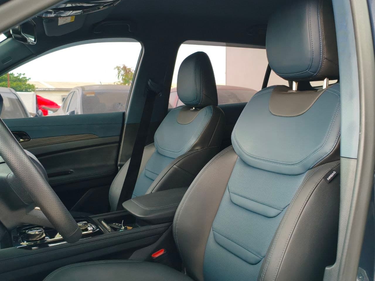 Car gallery image