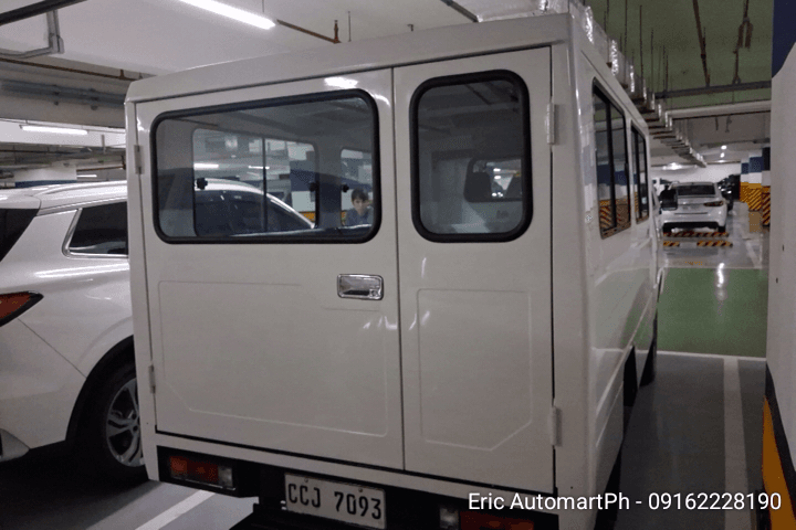 Car gallery image