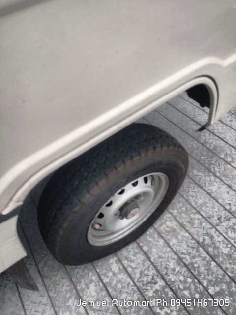 Car gallery image