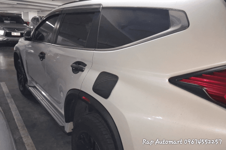 Car gallery image