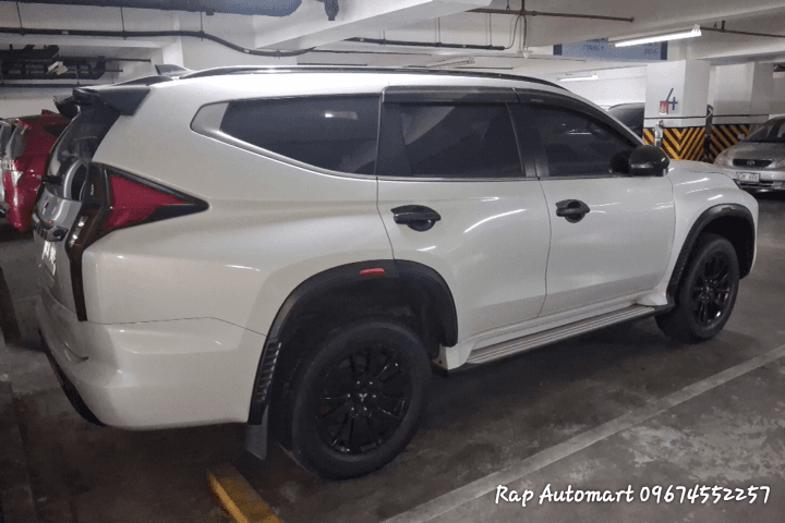 Car gallery image