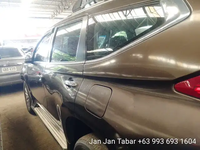 Car gallery image