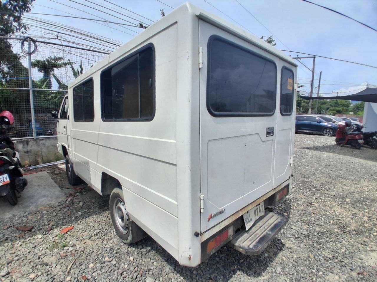 Car gallery image