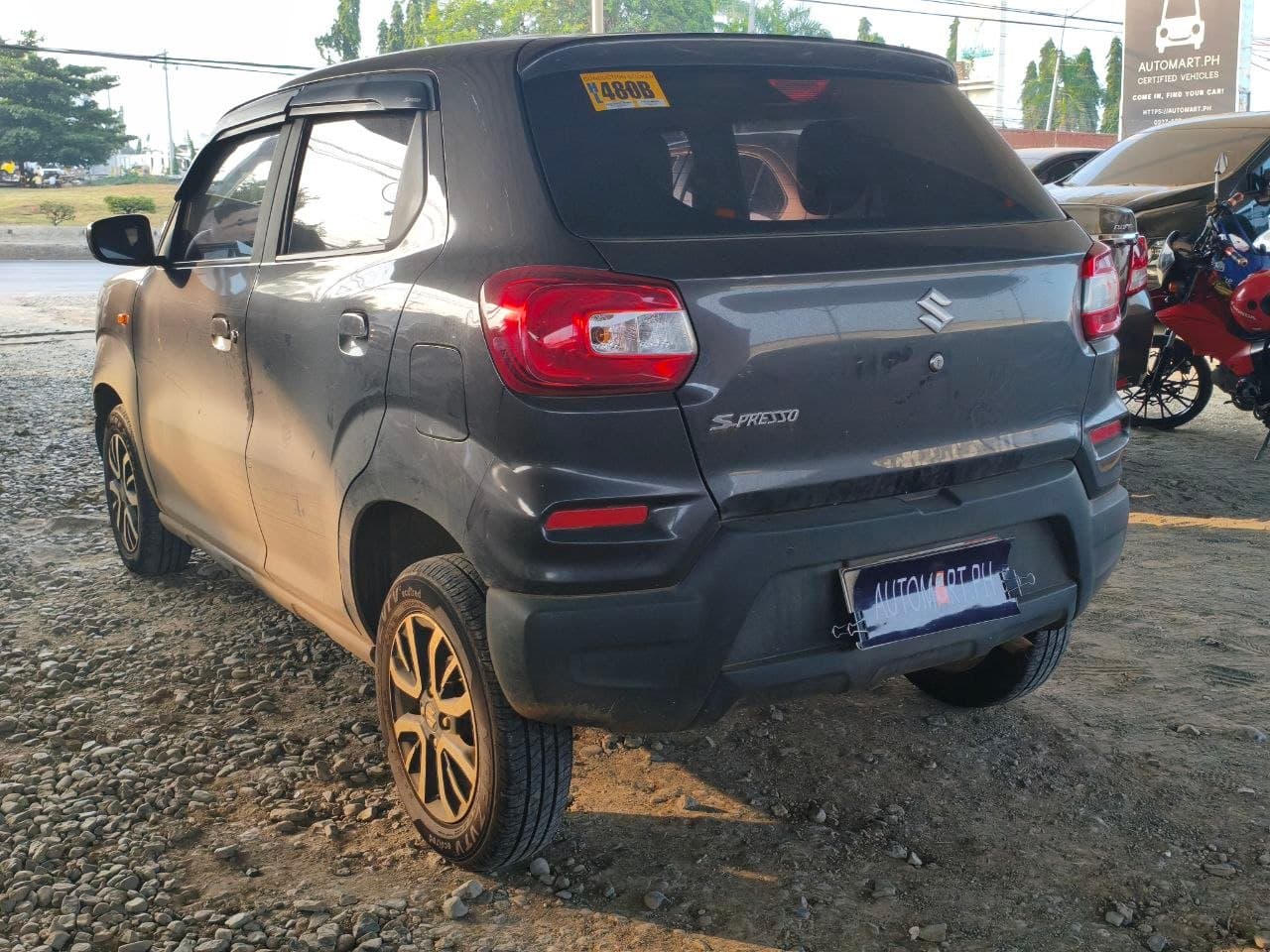 Car gallery image