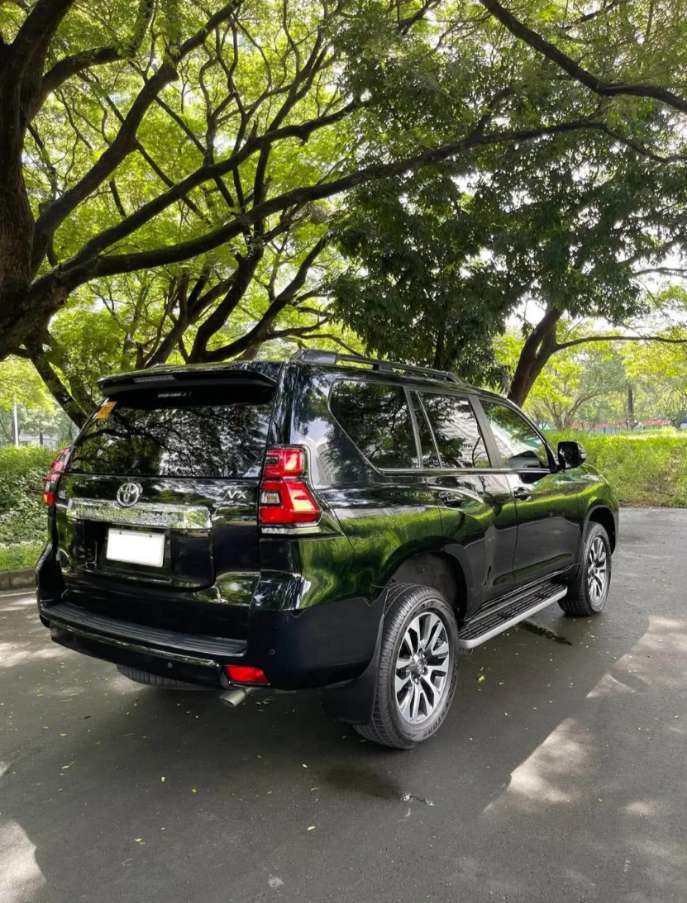 Car gallery image