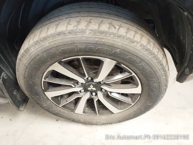 Car gallery image