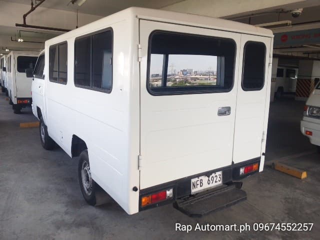 Car gallery image
