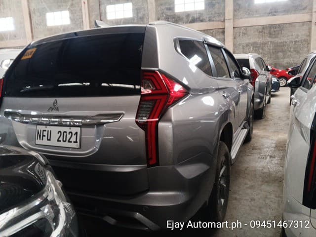 Car gallery image