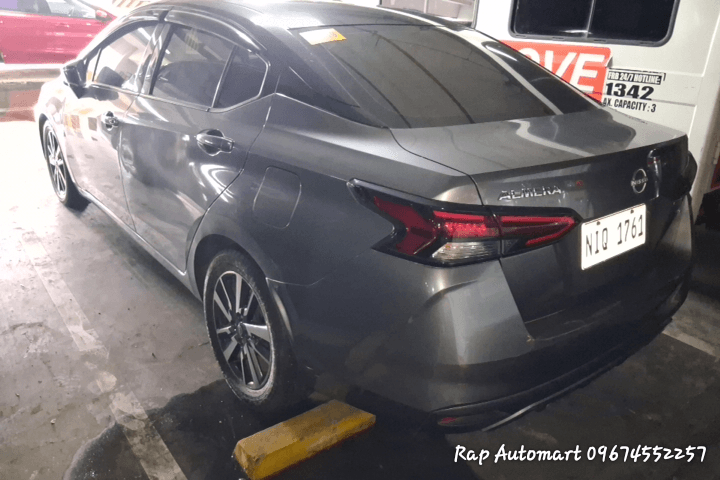 Car gallery image