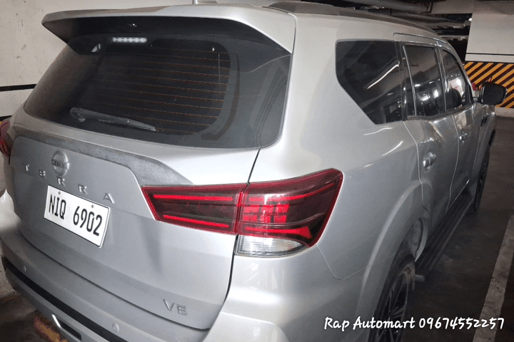 Car gallery image