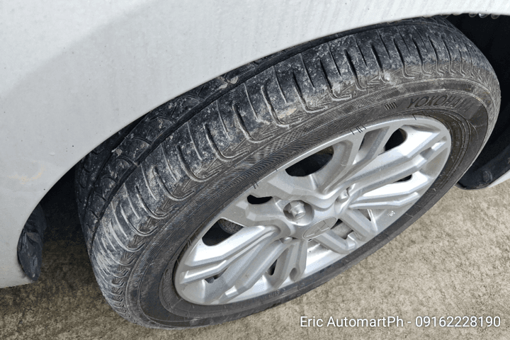Car gallery image