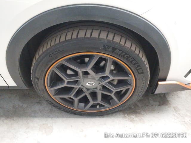 Car gallery image
